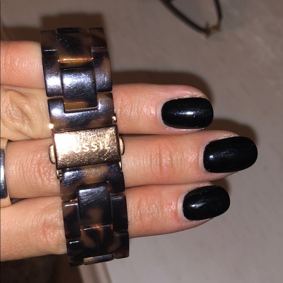 Watch, barely worn, still working & have the box - Picture 2 of 4